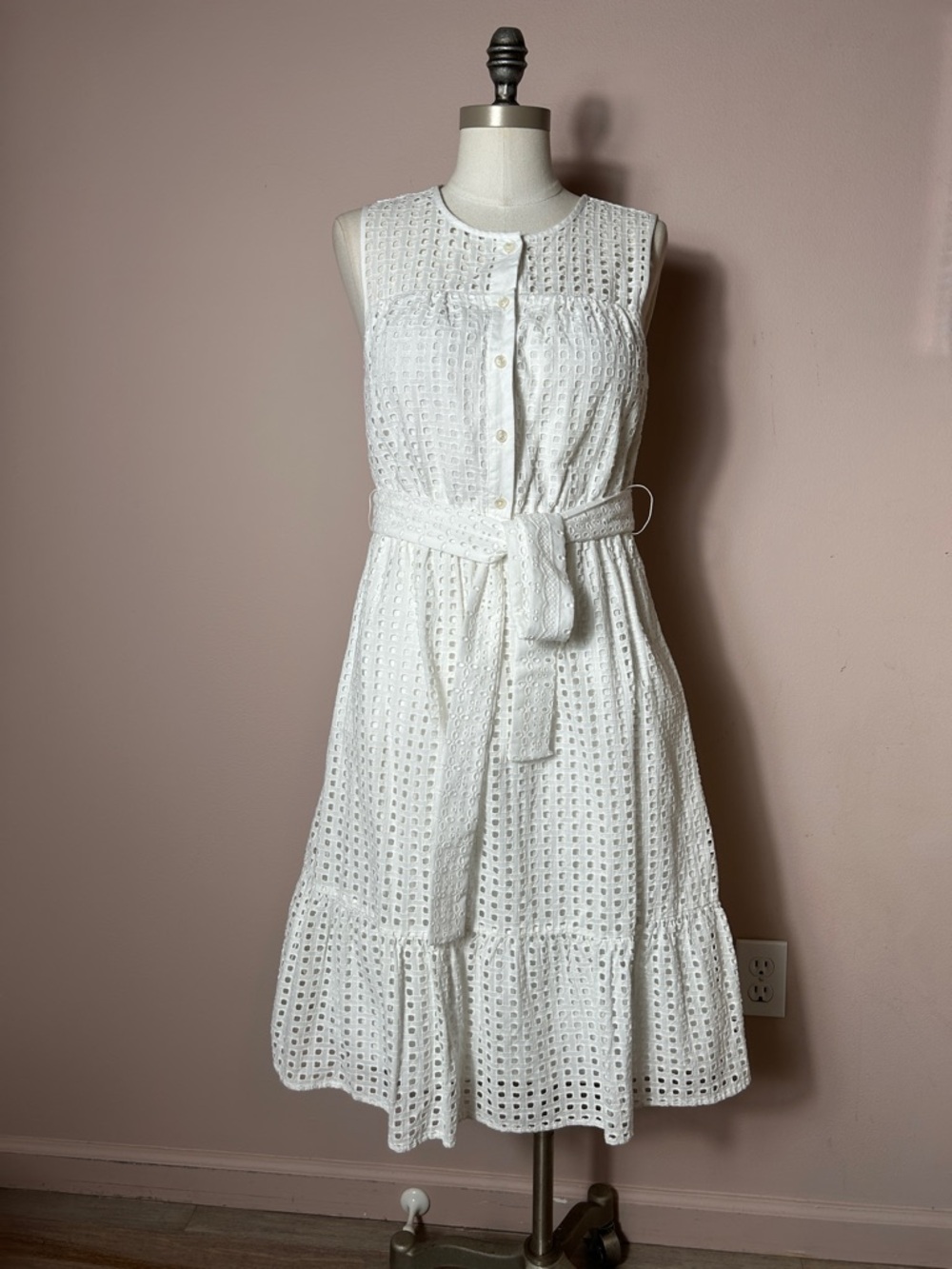 J. Crew White Cotton Eyelet Lace Dress Front Button w/ Sash size 6 cotton lining